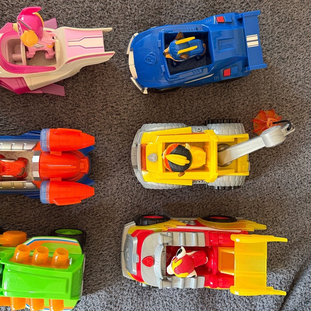 Paw Patrol Mighty Lookout tower pups & vehicles, 6 total - Picture 3 of 3